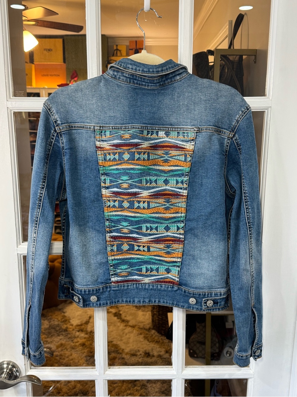 🏜️🌵👖Distressed Blue Denim Jacket Coat w/ Aztec Southwest embroidered design 👖🌵🏜️ - Picture 4 of 6